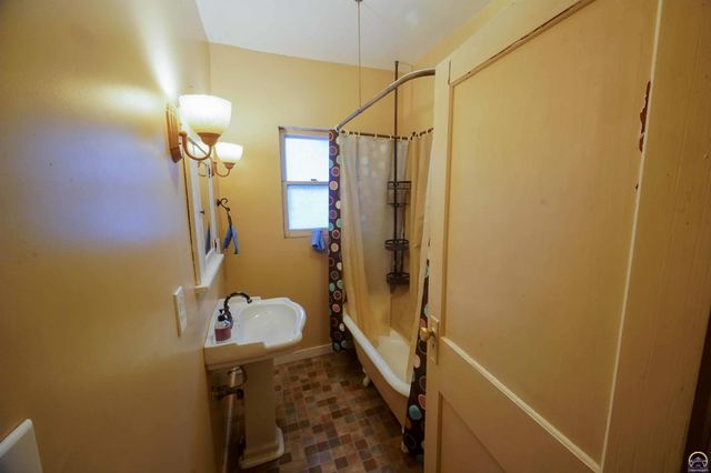 1225 SW Jewell AVE, Topeka, KS 66604