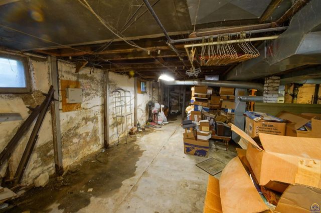 1225 SW Jewell AVE, Topeka, KS 66604