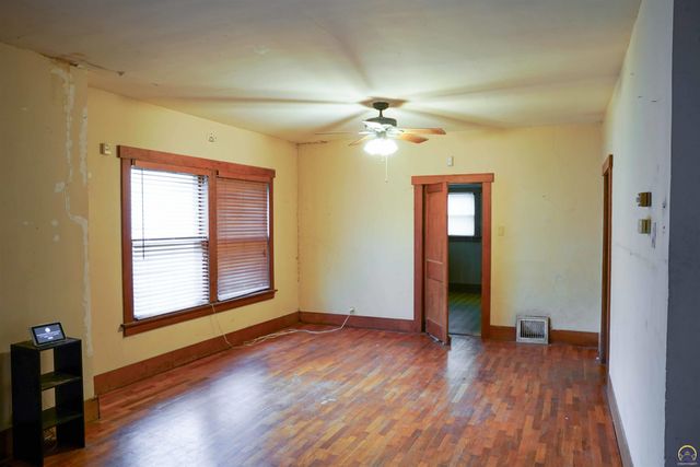 1225 SW Jewell AVE, Topeka, KS 66604