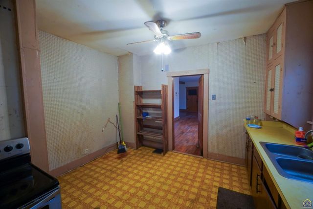 1225 SW Jewell AVE, Topeka, KS 66604