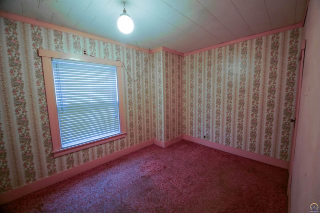 1225 SW Jewell AVE, Topeka, KS 66604