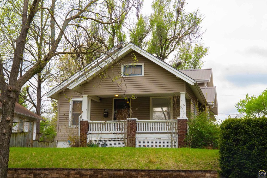 1225 SW Jewell AVE, Topeka, KS 66604