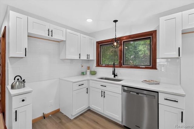 9737 Silverside Drive, South Lyon, MI 48178