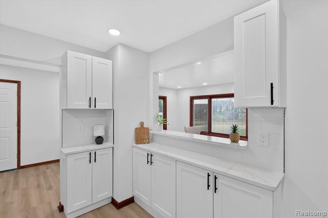 9737 Silverside Drive, South Lyon, MI 48178