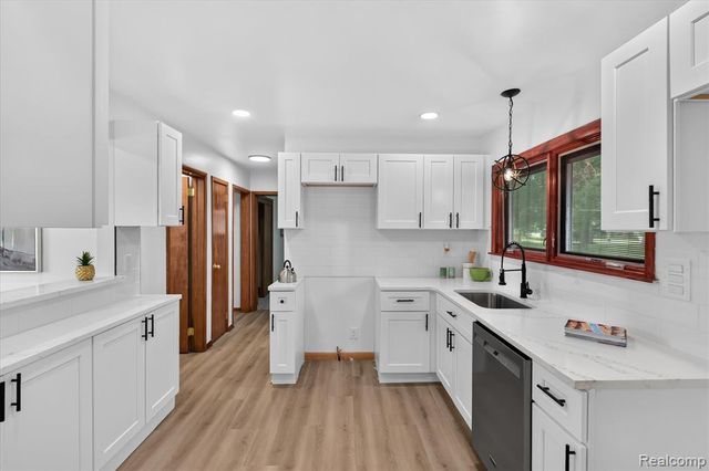 9737 Silverside Drive, South Lyon, MI 48178