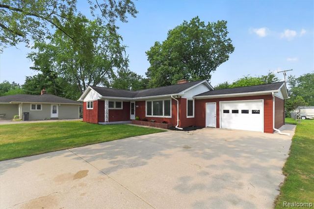 9737 Silverside Drive, South Lyon, MI 48178