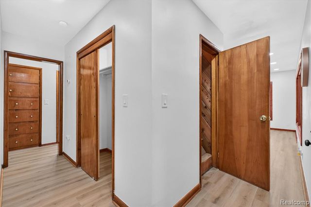 9737 Silverside Drive, South Lyon, MI 48178