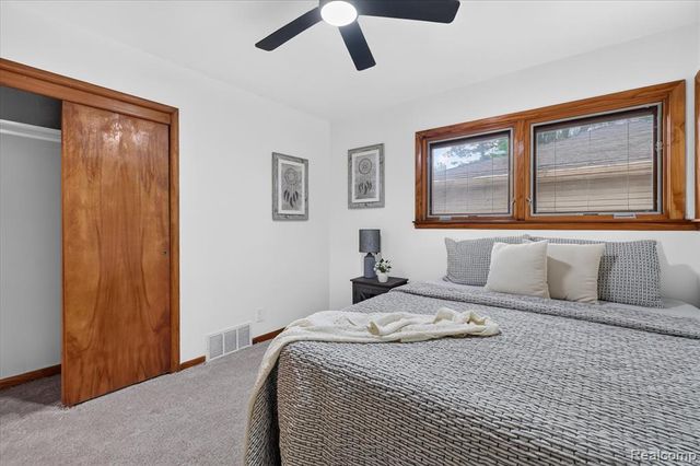 9737 Silverside Drive, South Lyon, MI 48178