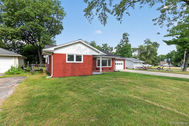 9737 Silverside Drive, South Lyon, MI 48178