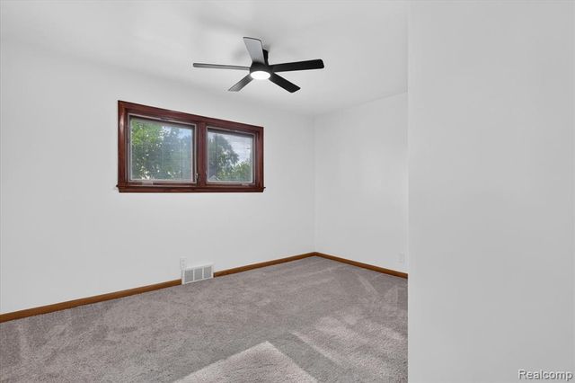 9737 Silverside Drive, South Lyon, MI 48178