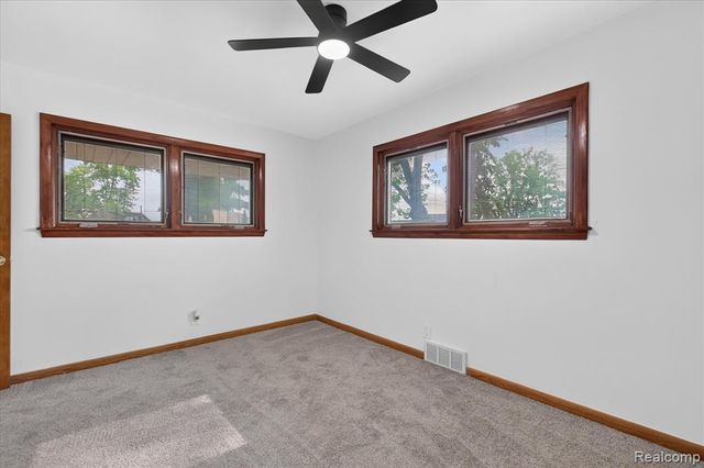 9737 Silverside Drive, South Lyon, MI 48178