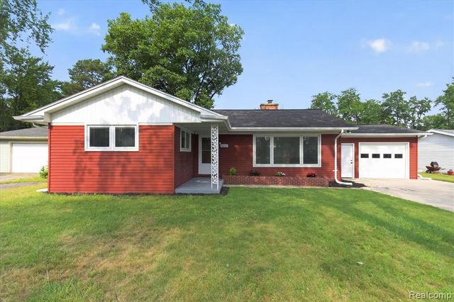 9737 Silverside Drive, South Lyon, MI 48178
