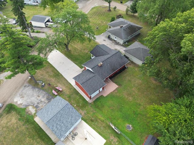 9737 Silverside Drive, South Lyon, MI 48178