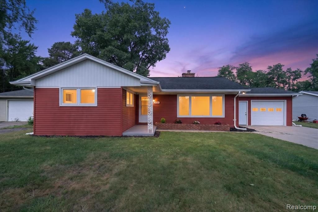9737 Silverside Drive, South Lyon, MI 48178