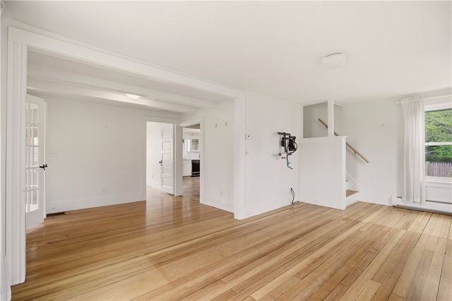 9 Leslie Avenue, Barrington, RI 02806