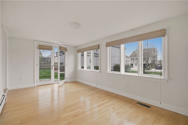 9 Leslie Avenue, Barrington, RI 02806