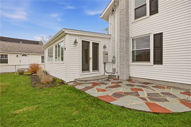 9 Leslie Avenue, Barrington, RI 02806