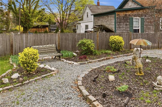 9 Leslie Avenue, Barrington, RI 02806