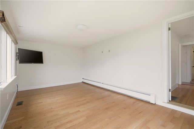 9 Leslie Avenue, Barrington, RI 02806