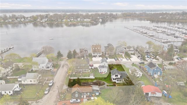 9 Leslie Avenue, Barrington, RI 02806