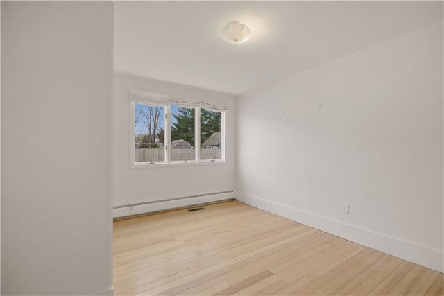 9 Leslie Avenue, Barrington, RI 02806