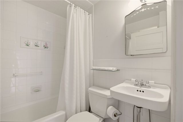 9 Leslie Avenue, Barrington, RI 02806