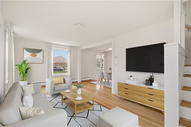 9 Leslie Avenue, Barrington, RI 02806