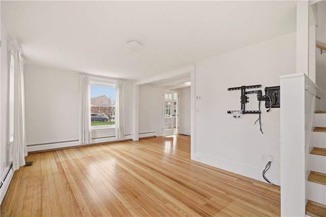 9 Leslie Avenue, Barrington, RI 02806