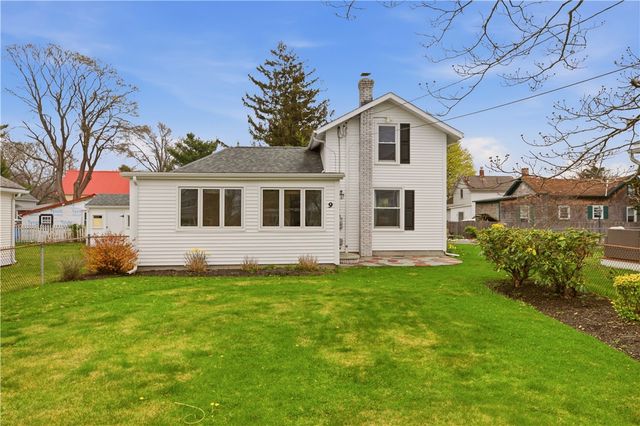 9 Leslie Avenue, Barrington, RI 02806