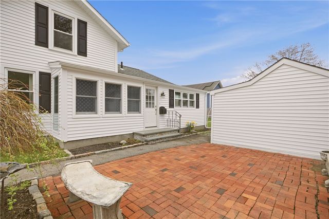 9 Leslie Avenue, Barrington, RI 02806