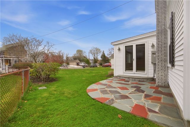 9 Leslie Avenue, Barrington, RI 02806