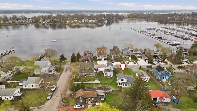 9 Leslie Avenue, Barrington, RI 02806