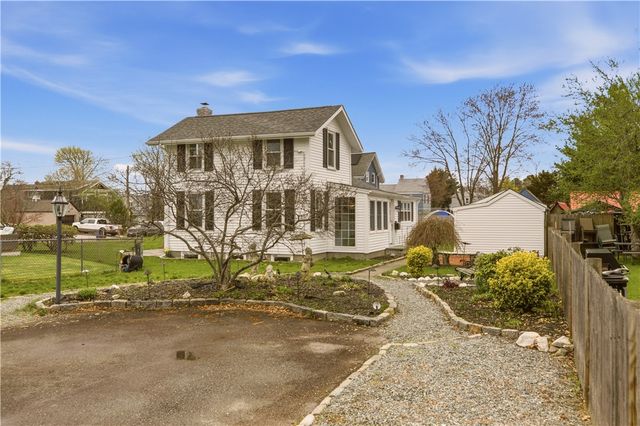 9 Leslie Avenue, Barrington, RI 02806
