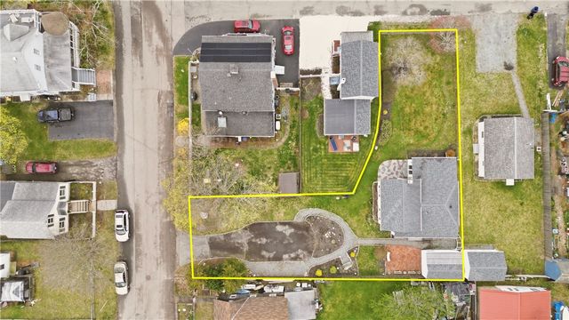 9 Leslie Avenue, Barrington, RI 02806