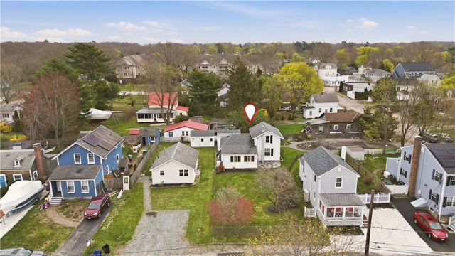 9 Leslie Avenue, Barrington, RI 02806