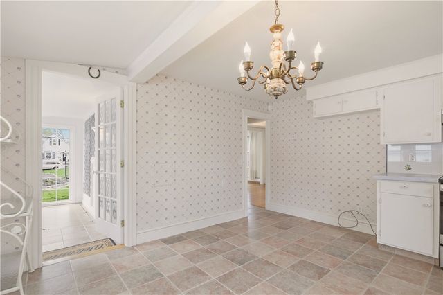 9 Leslie Avenue, Barrington, RI 02806