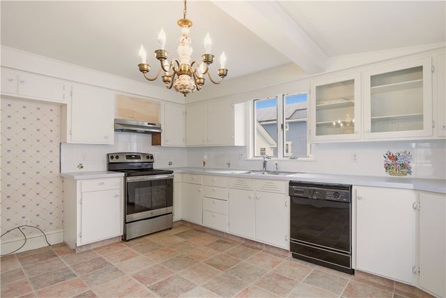 9 Leslie Avenue, Barrington, RI 02806