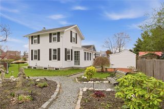 9 Leslie Avenue, Barrington, RI 02806