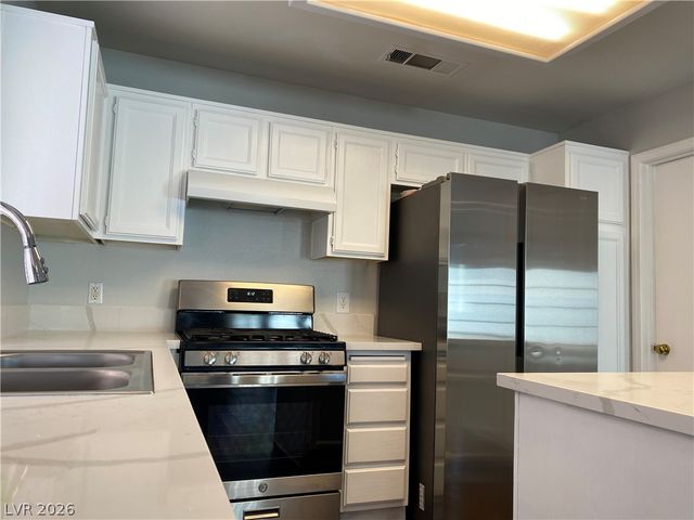 1904 Cedar Bluffs Way, Las Vegas, NV 89128