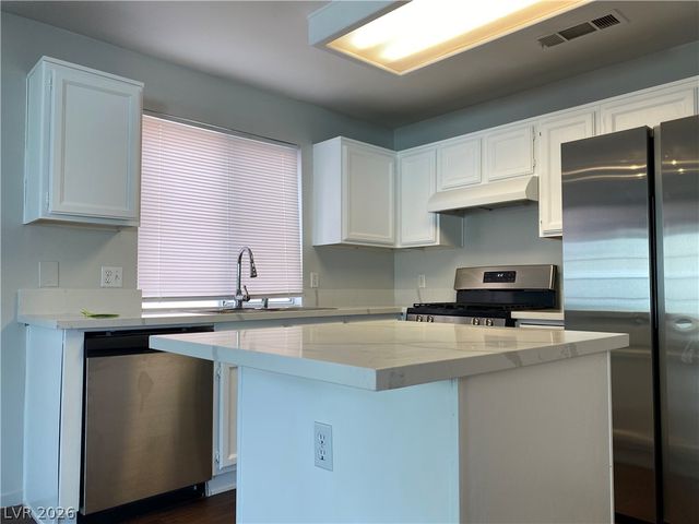 1904 Cedar Bluffs Way, Las Vegas, NV 89128