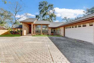 310 Live Oak Lane, Lake Jackson, TX 77566