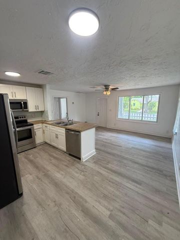 933 30TH Court, West Palm Beach, FL 33407
