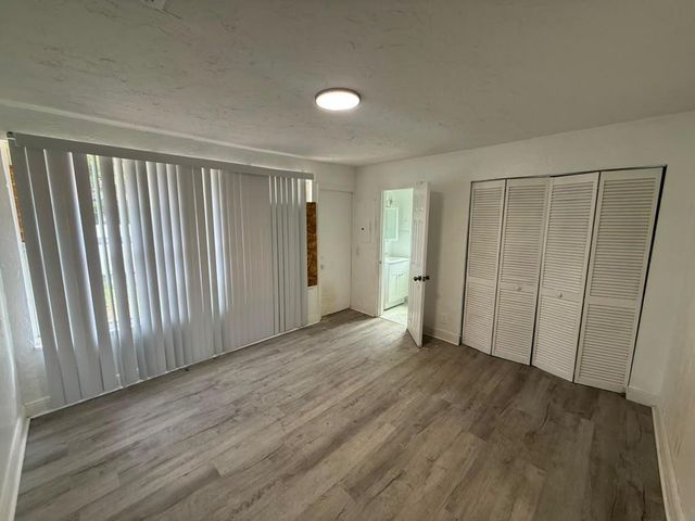 933 30TH Court, West Palm Beach, FL 33407
