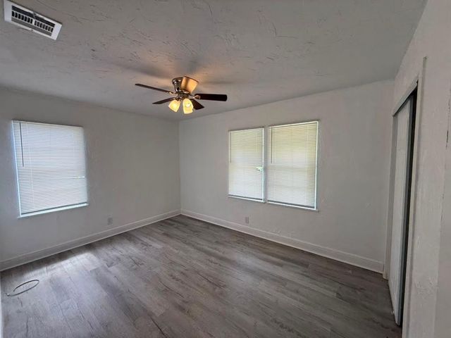 933 30TH Court, West Palm Beach, FL 33407