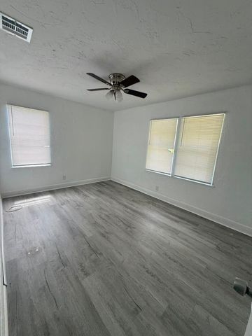 933 30TH Court, West Palm Beach, FL 33407