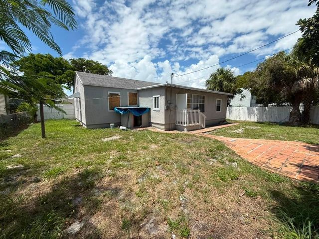 933 30TH Court, West Palm Beach, FL 33407