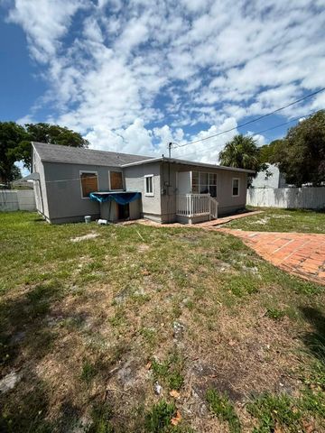 933 30TH Court, West Palm Beach, FL 33407