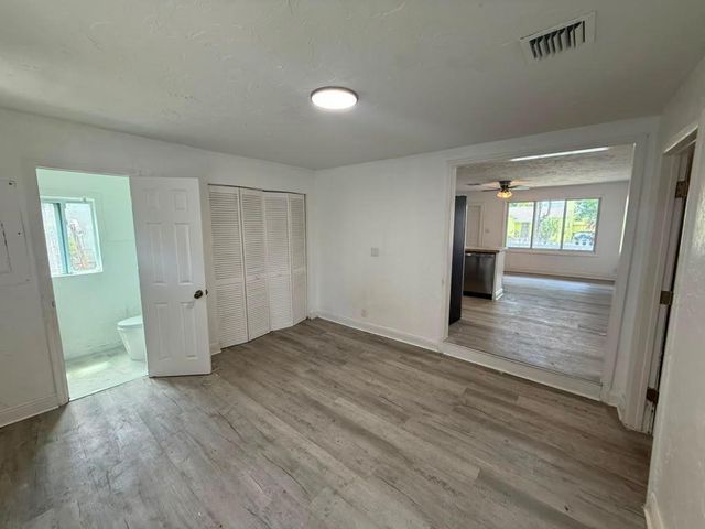 933 30TH Court, West Palm Beach, FL 33407