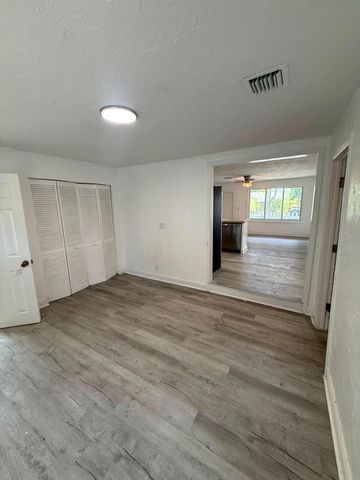 933 30TH Court, West Palm Beach, FL 33407
