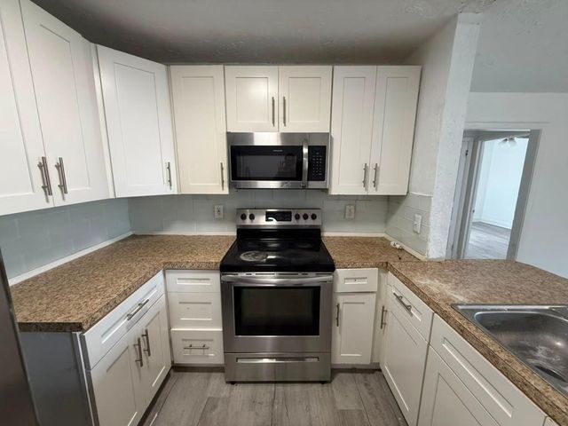 933 30TH Court, West Palm Beach, FL 33407